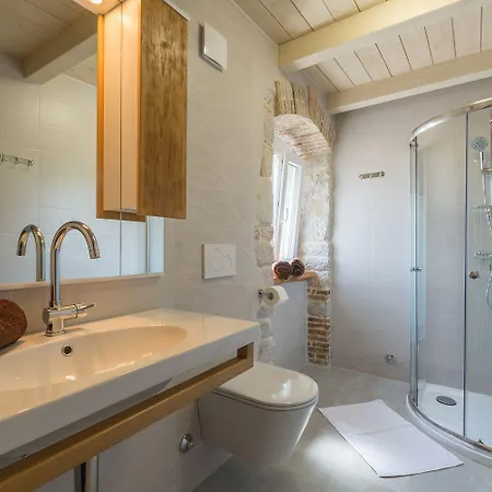 Holiday home Idyllisches Istrisches Steinhaus Mit Whirlpool, Tischtennis, Grill Und Klimatisierten Schlafzimmern Porec