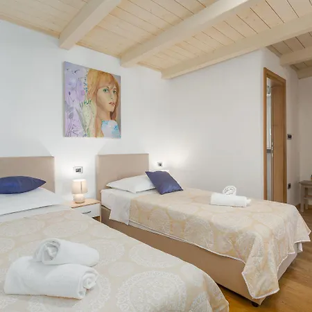 Idyllisches Istrisches Steinhaus Mit Whirlpool, Tischtennis, Grill Und Klimatisierten Schlafzimmern 別荘 ポレッチ