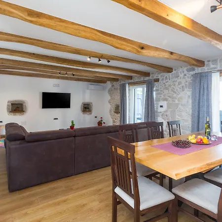 別荘 Idyllisches Istrisches Steinhaus Mit Whirlpool, Tischtennis, Grill Und Klimatisierten Schlafzimmern