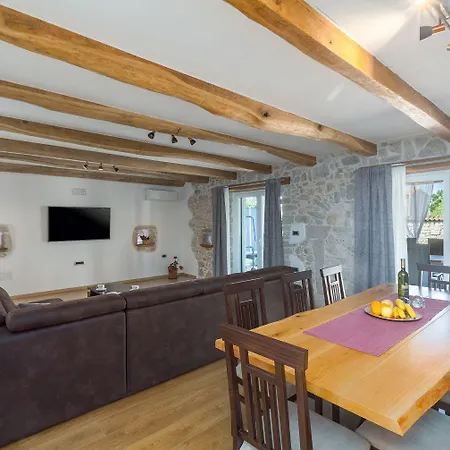 Idyllisches Istrisches Steinhaus Mit Whirlpool, Tischtennis, Grill Und Klimatisierten Schlafzimmern 別荘 *
