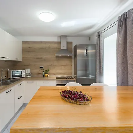 Idyllisches Istrisches Steinhaus Mit Whirlpool, Tischtennis, Grill Und Klimatisierten Schlafzimmern 別荘