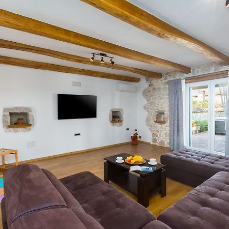 別荘 Idyllisches Istrisches Steinhaus Mit Whirlpool, Tischtennis, Grill Und Klimatisierten Schlafzimmern