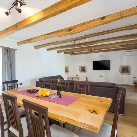 Idyllisches Istrisches Steinhaus Mit Whirlpool, Tischtennis, Grill Und Klimatisierten Schlafzimmern 別荘 *