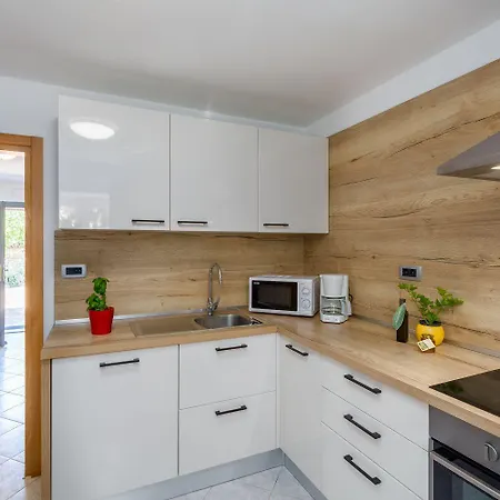 Idyllisches Istrisches Steinhaus Mit Whirlpool, Tischtennis, Grill Und Klimatisierten Schlafzimmern 別荘 ポレッチ