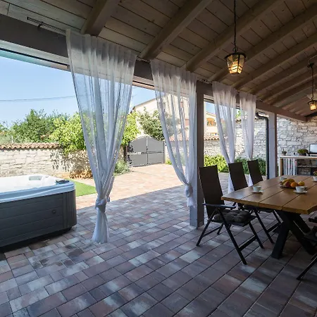 Idyllisches Istrisches Steinhaus Mit Whirlpool, Tischtennis, Grill Und Klimatisierten Schlafzimmern 別荘 *